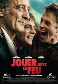 Poser pour Jouer avec le feu