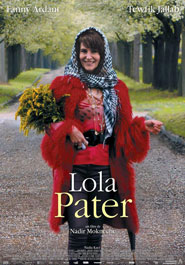 Poser pour Lola Pater