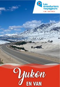 Poser pour Aventuriers voyageurs – Yukon – en van